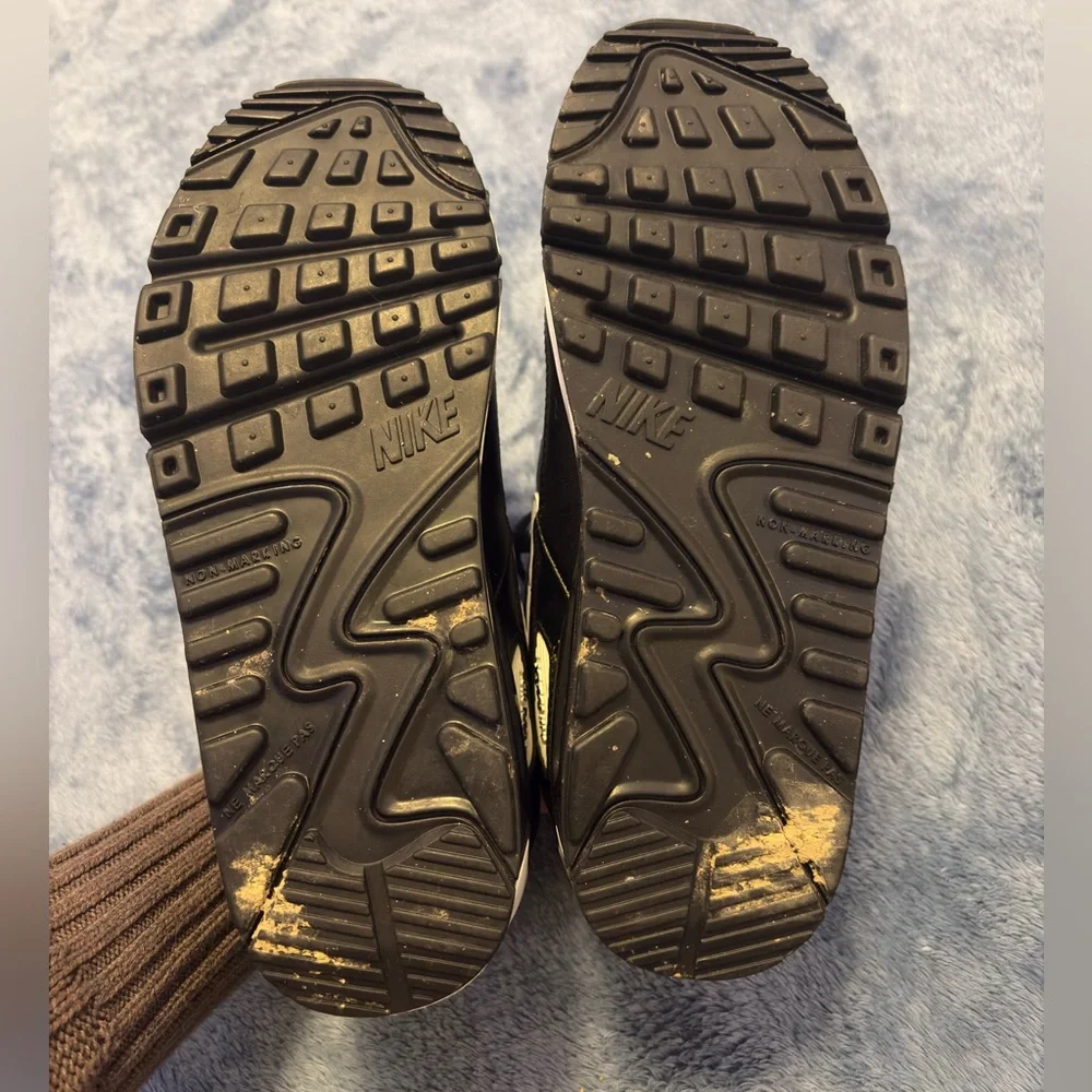 Nike Air Max Black and White Tennis Shoes - Picture 4 of 7